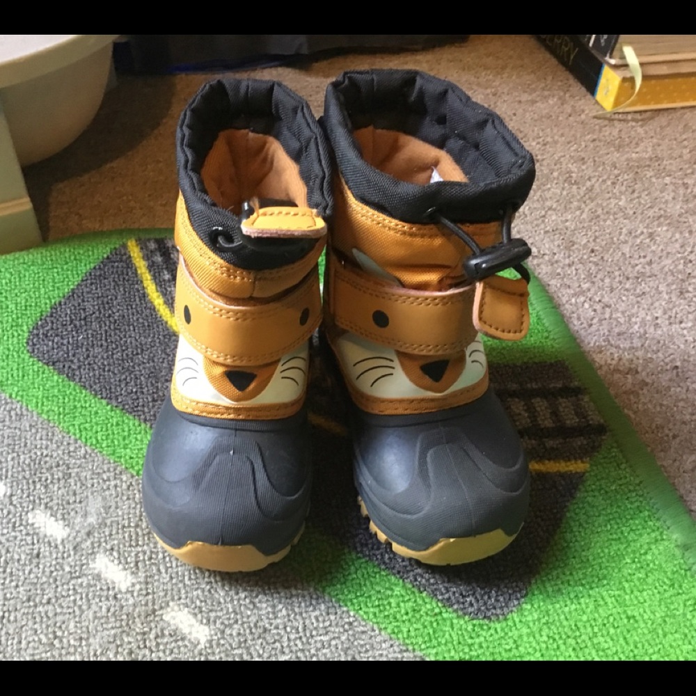 Cat & Jack toddler fox snow boots size 6